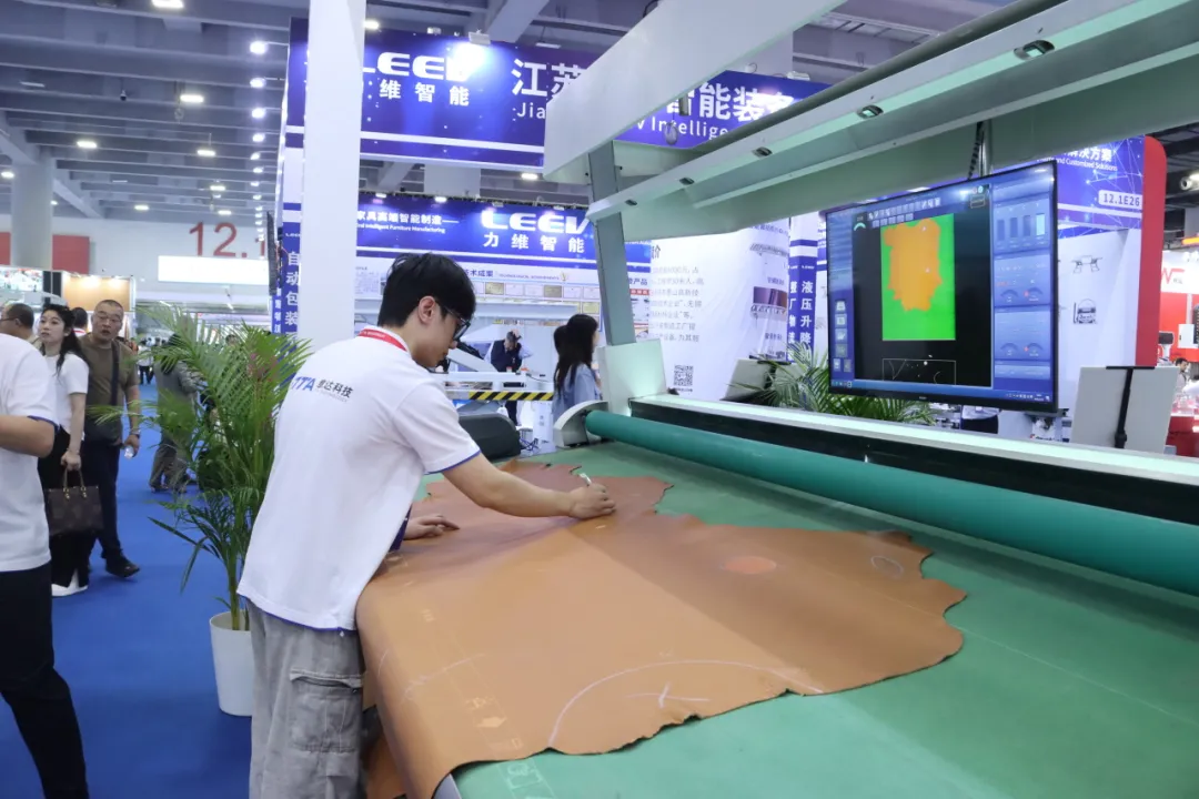 ITTA staff are demonstrating the leather inspection and scanning function of the IR3000..png